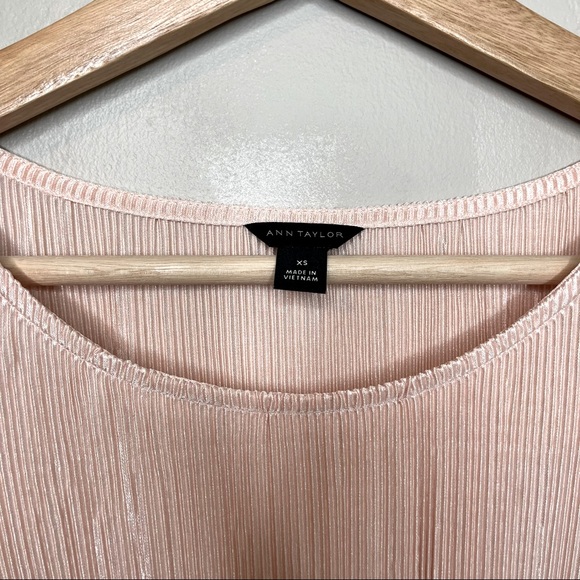 Vintage ANN TAYLOR Blush Peach Pink Crinkle Shimmering Pleated Top Blouse - Picture 4 of 8
